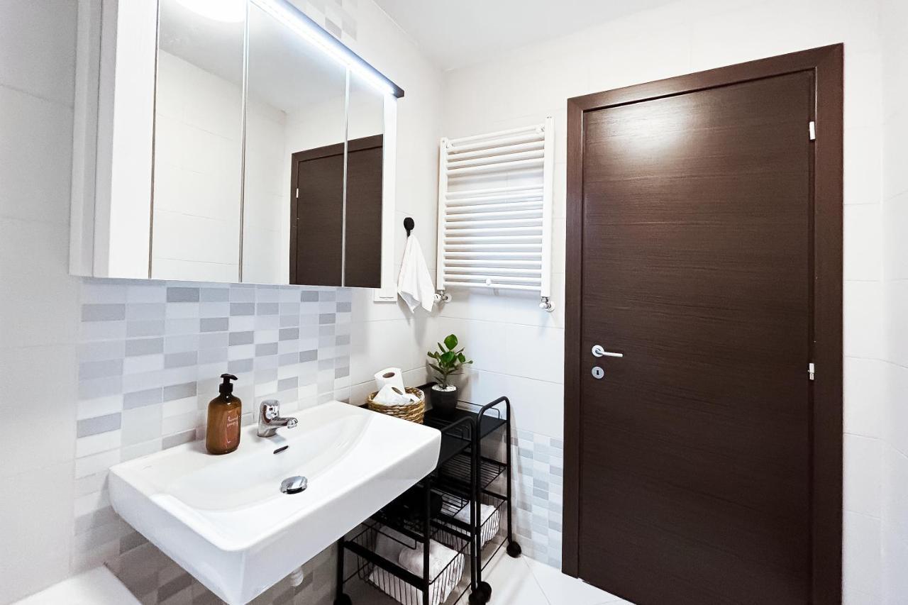 Apartamento Downtown D21 Bucarest Exterior foto